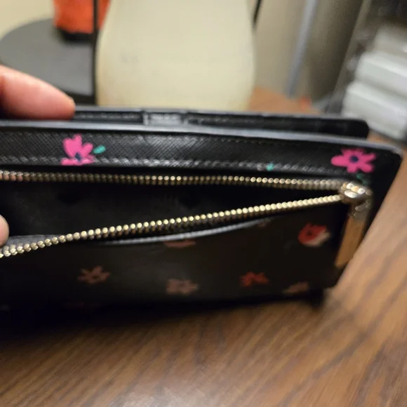 Kate Spade Black Floral Wallet - Picture 6 of 9